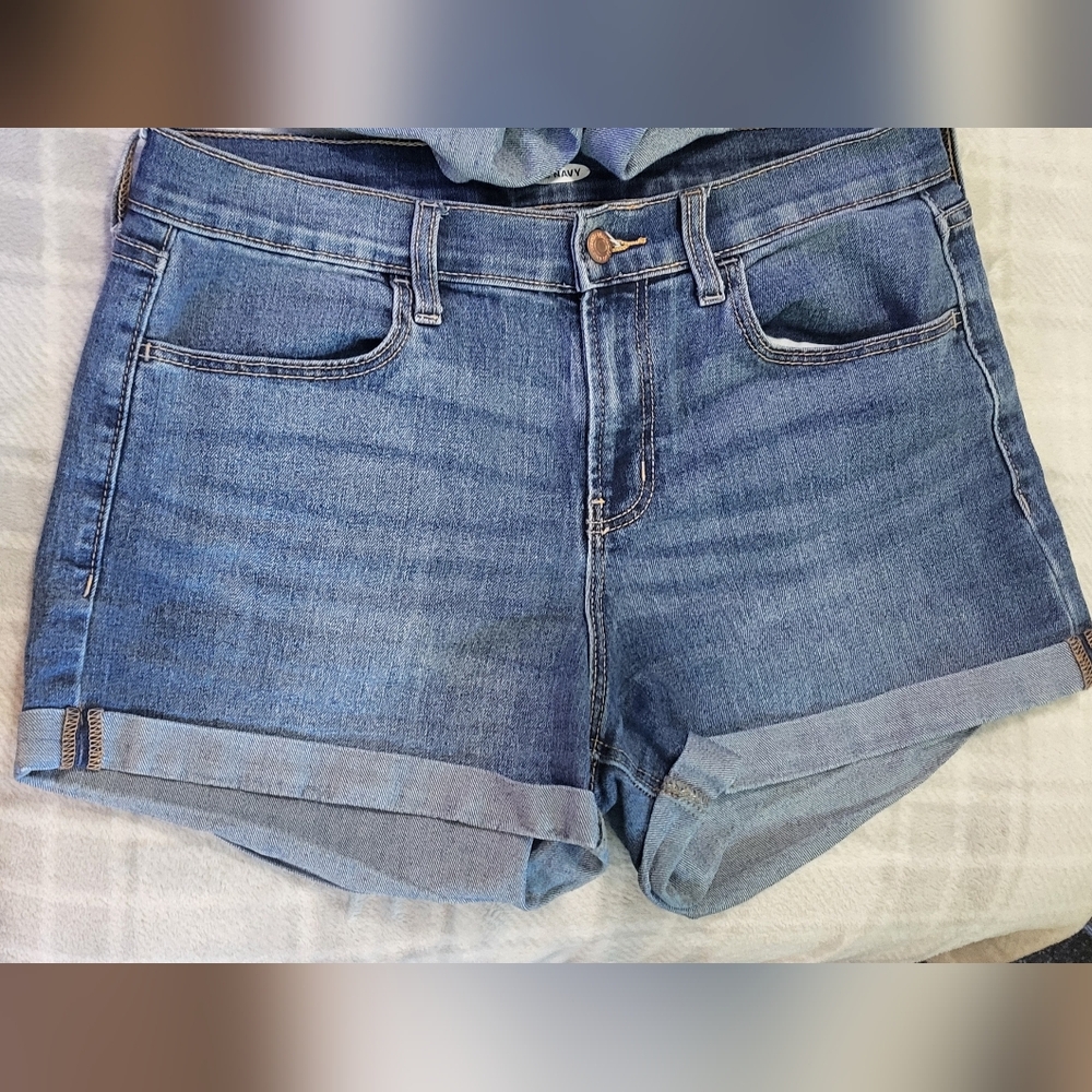 Lot of 3 Pairs of Old Navy Denim Cuffed Shorts Size 8 Excellent Condition - Picture 5 of 16